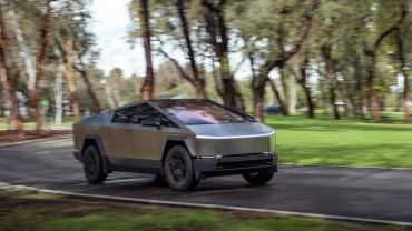 2024 Tesla Cybertruck: In-Depth Review & Features