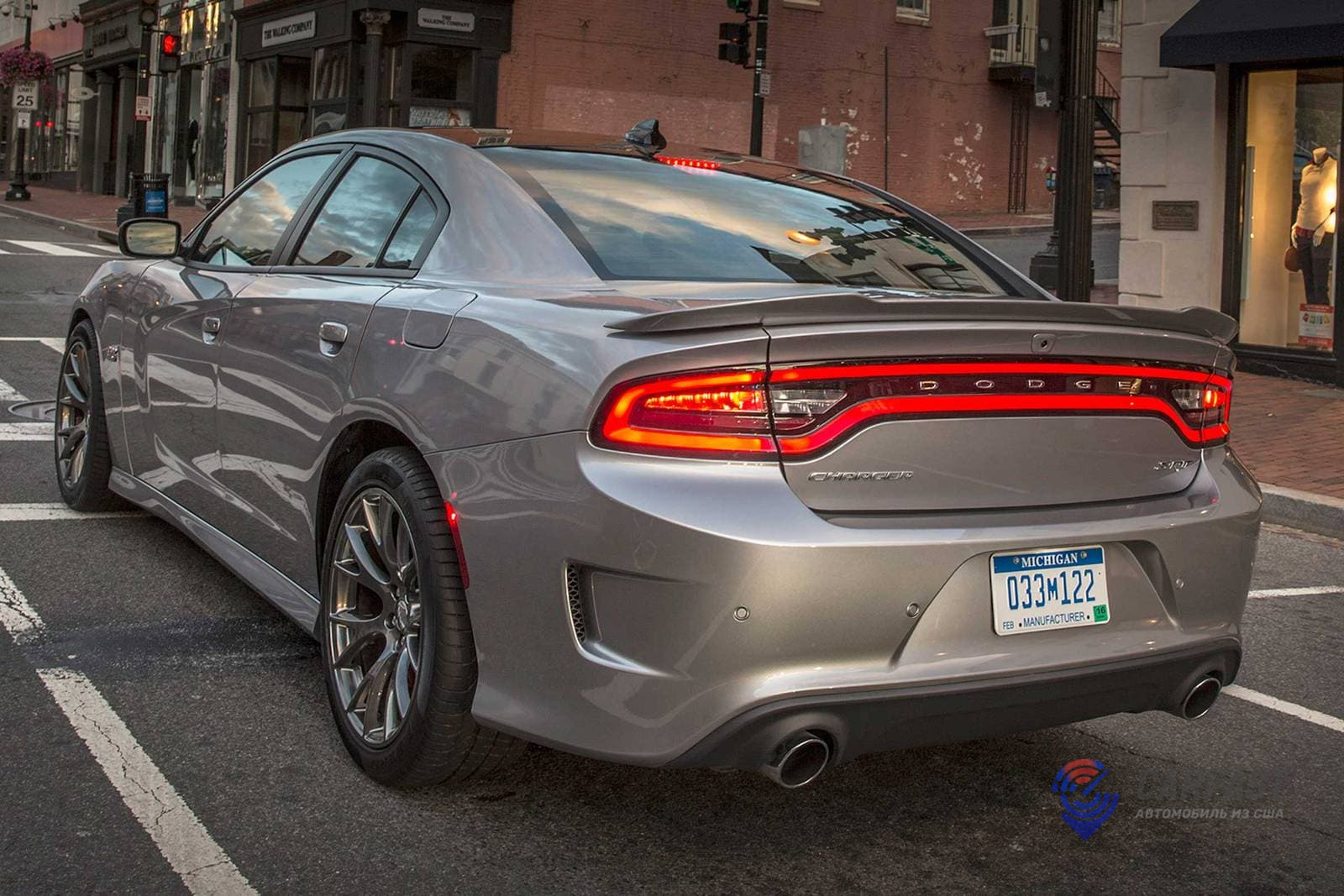 Dodge Charger 2017 года