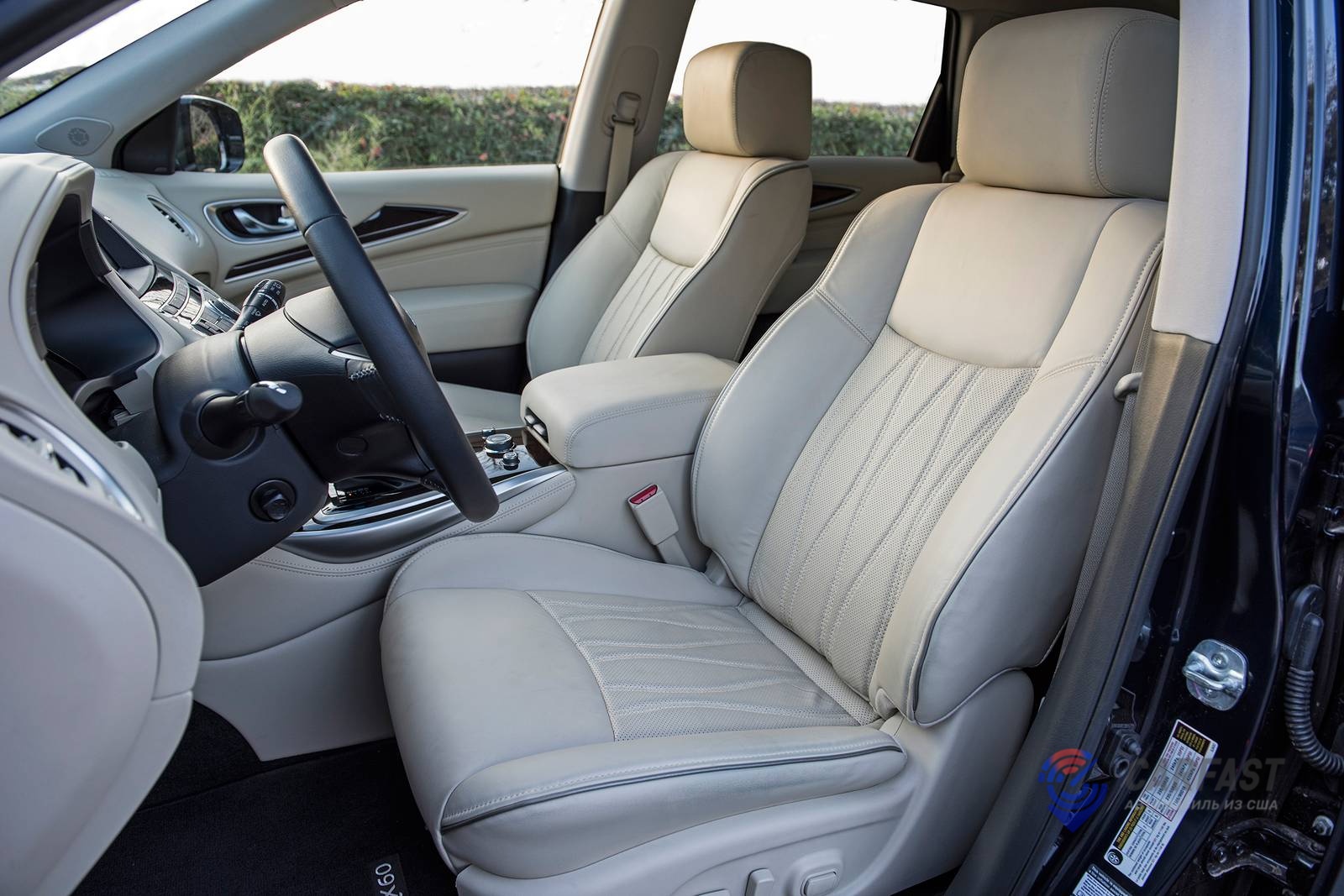 INFINITI QX60 2017 года