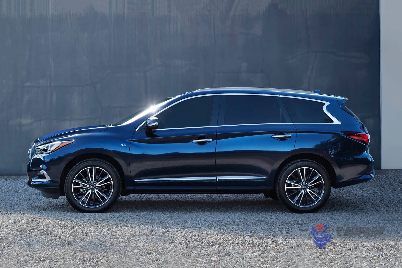INFINITI QX60 2017 года