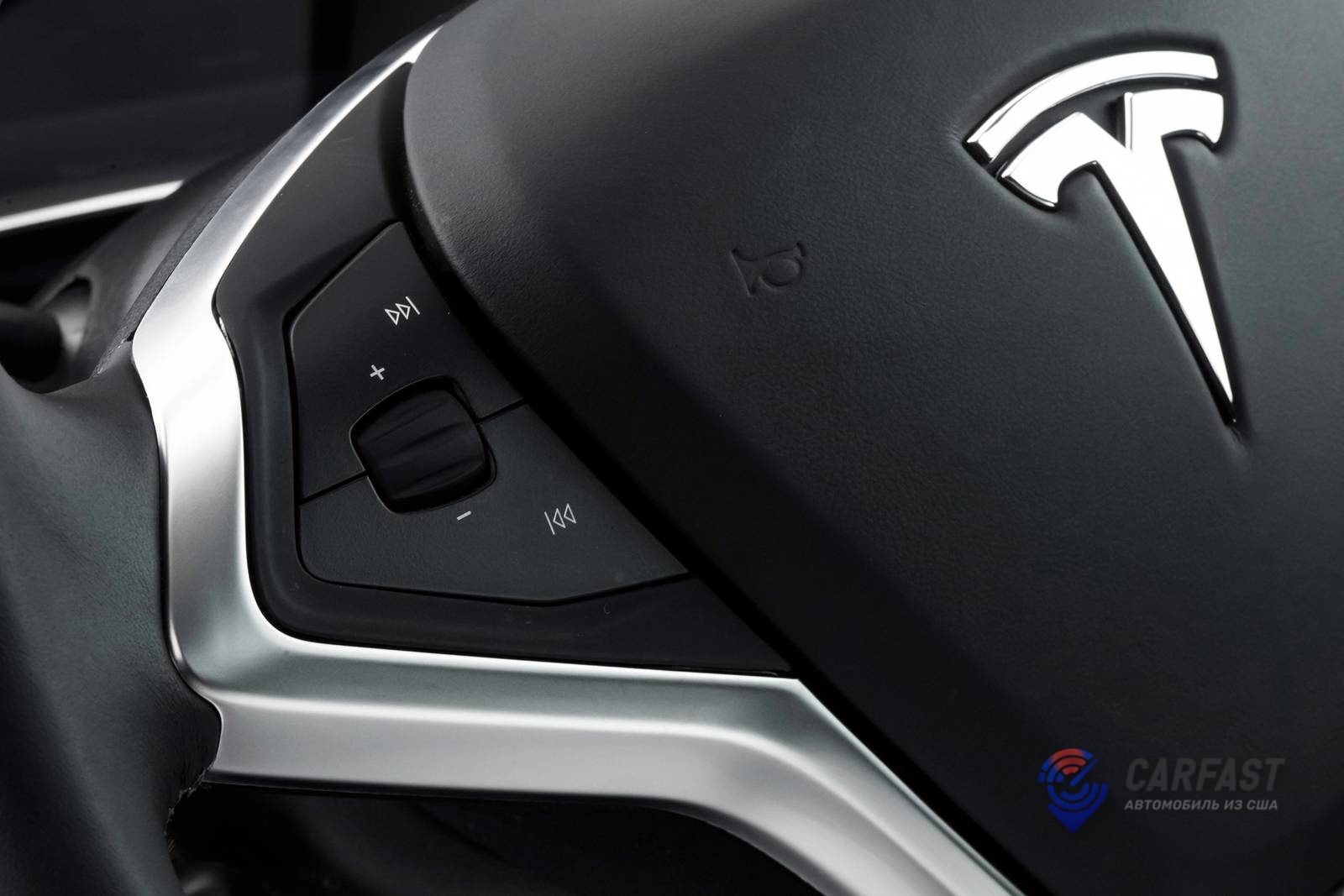 Tesla Model S 2018 года