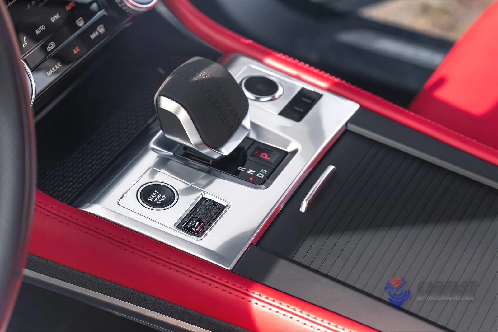 Jaguar F-PACE 2021 года